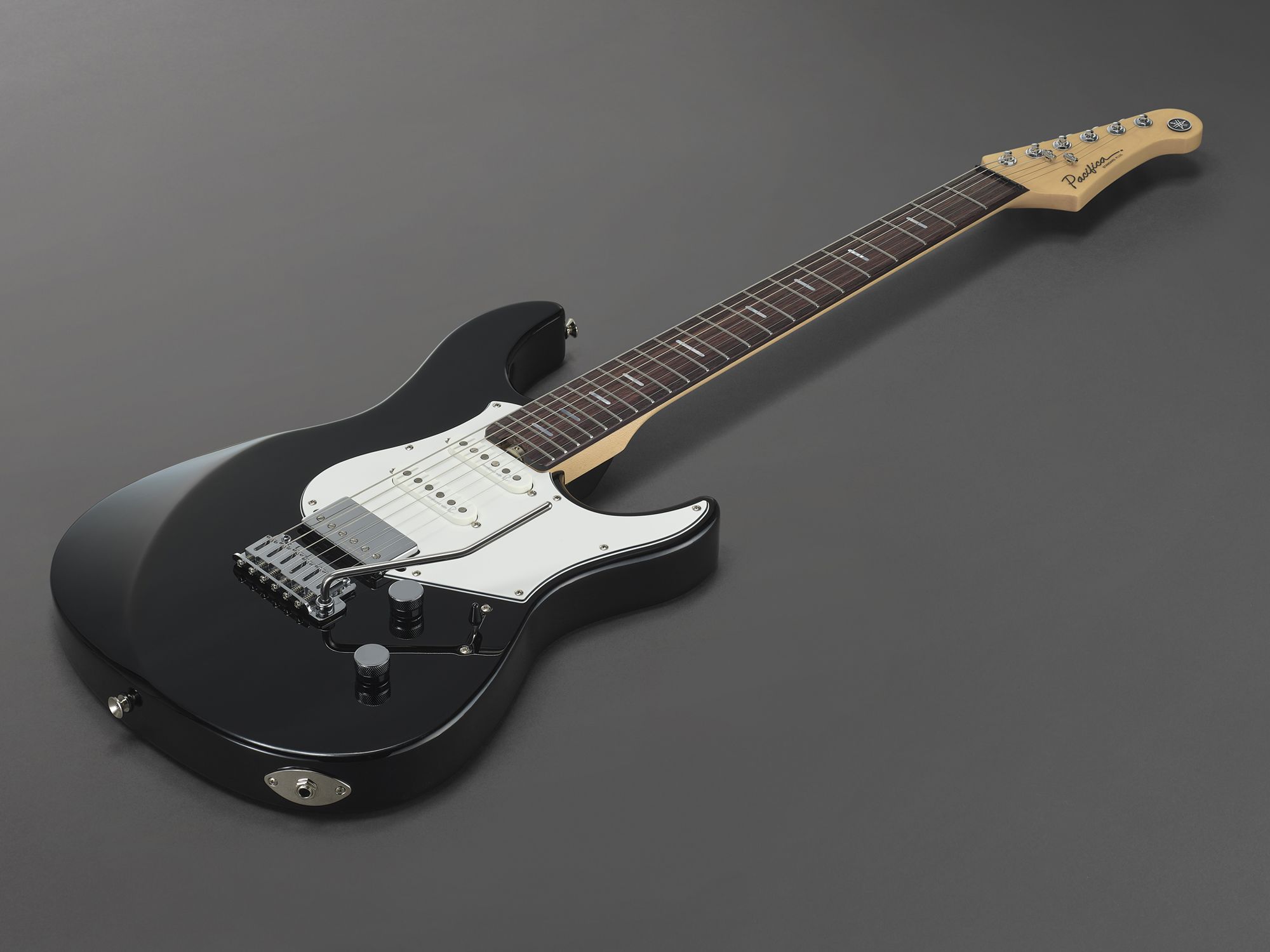 Yamaha Pacifica Standard Plus PACS+12 Black - Electric guitars
