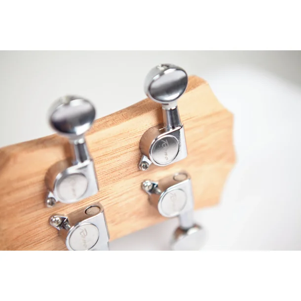 Reno RU210 Ukulele 